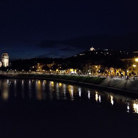 Across The River And Into The Trees Verona Buitenkant foto