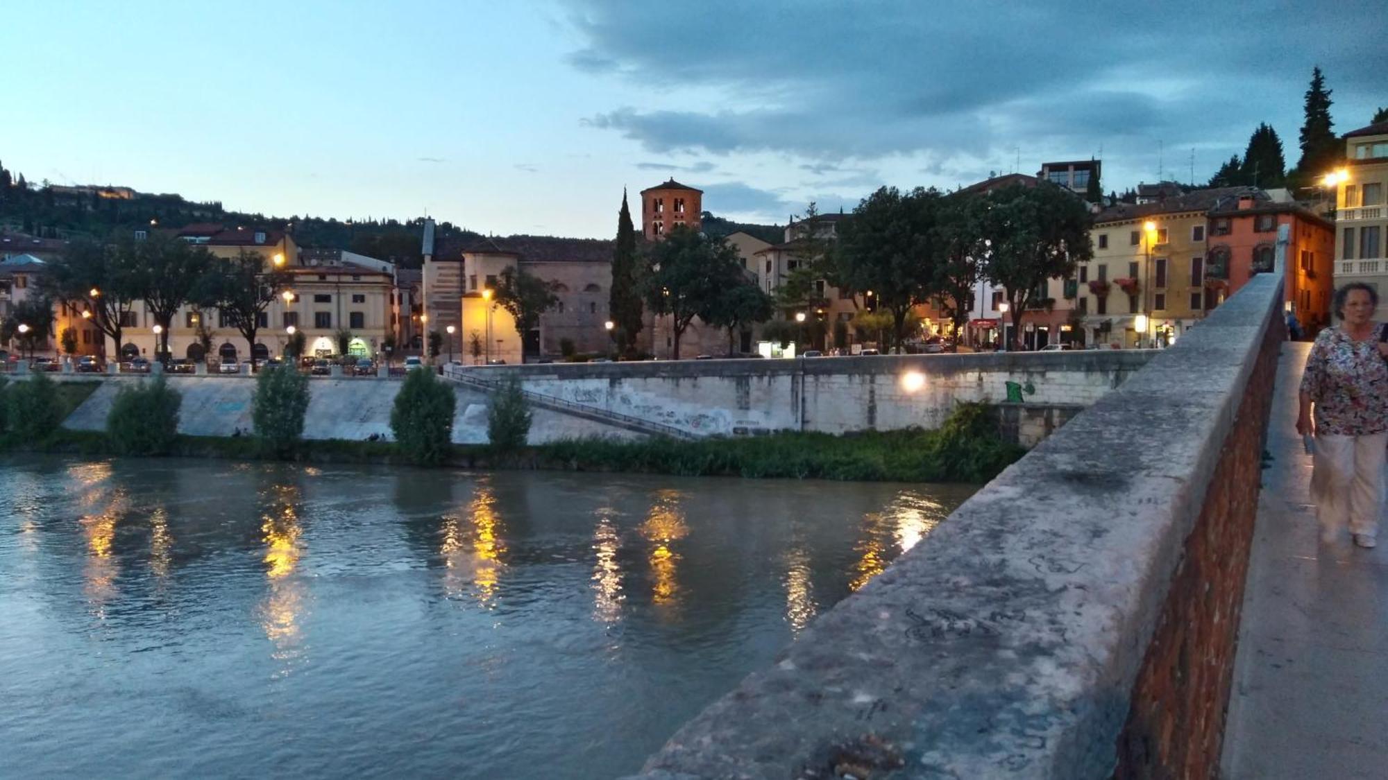 Across The River And Into The Trees Verona Buitenkant foto