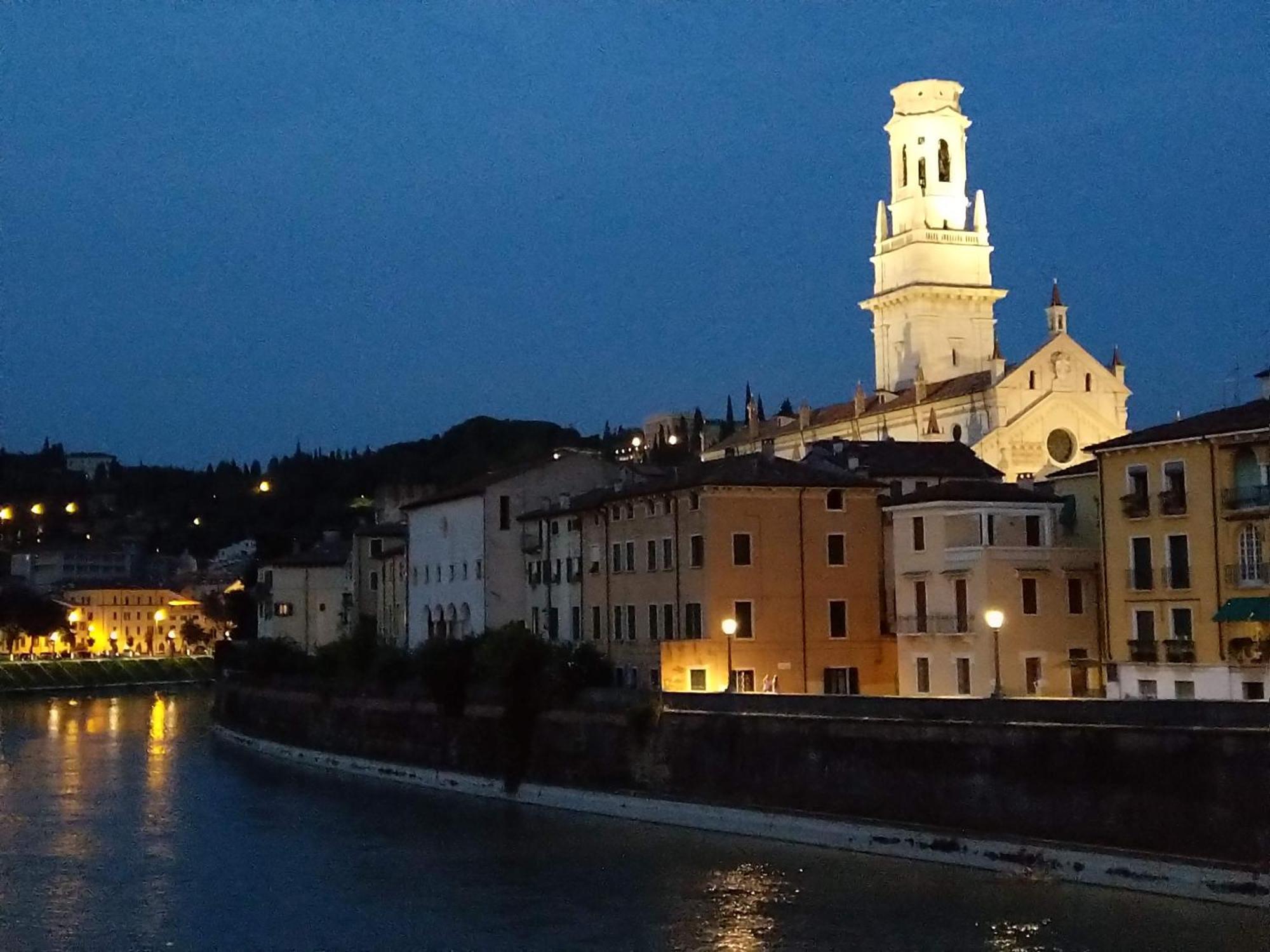 Across The River And Into The Trees Verona Buitenkant foto
