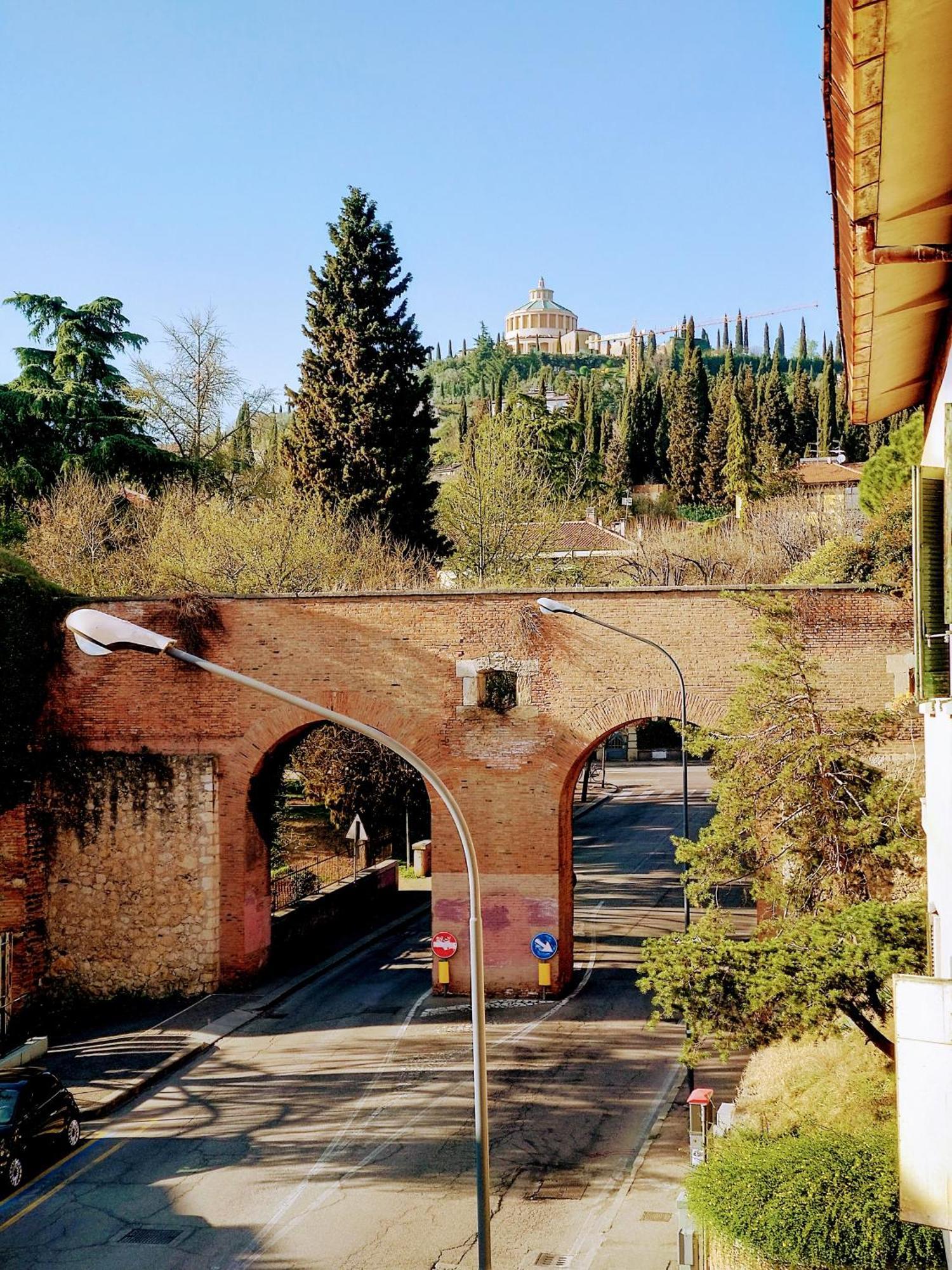 Across The River And Into The Trees Verona Buitenkant foto