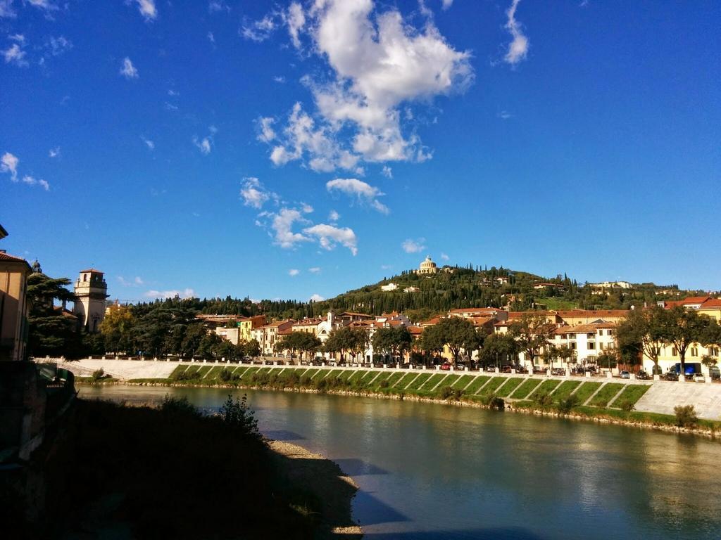 Across The River And Into The Trees Verona Kamer foto