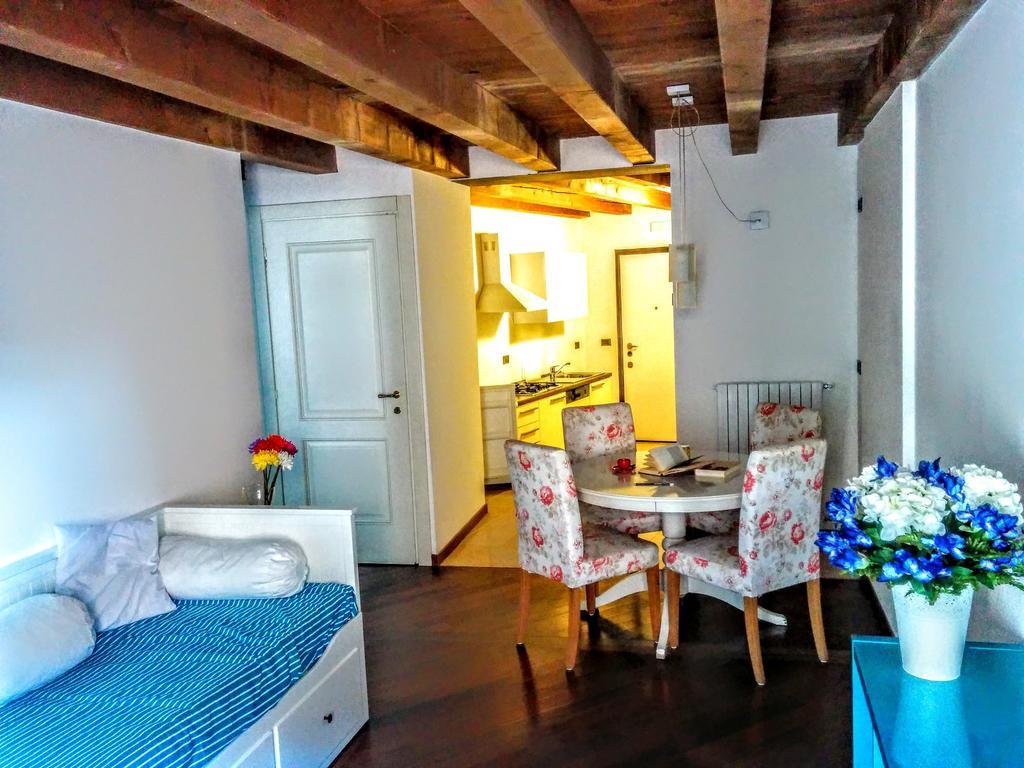 Across The River And Into The Trees Verona Kamer foto
